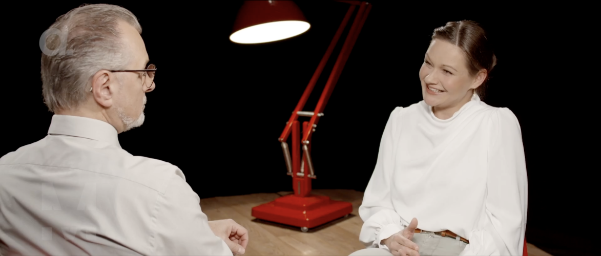 Pathie M-PATHIE – Zu Gast heute: Julia Szarvasy “Nichts geschieht aus ...