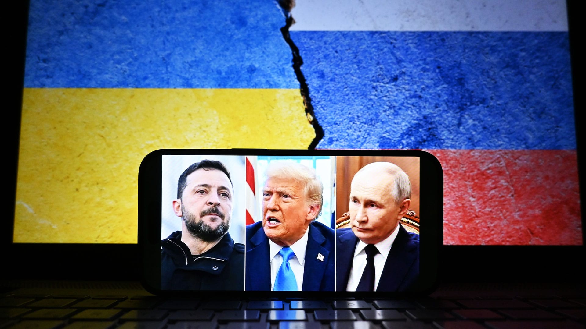 Historisches Dreiertreffen von Russland, den USA und der Ukraine in Abu Dhabi