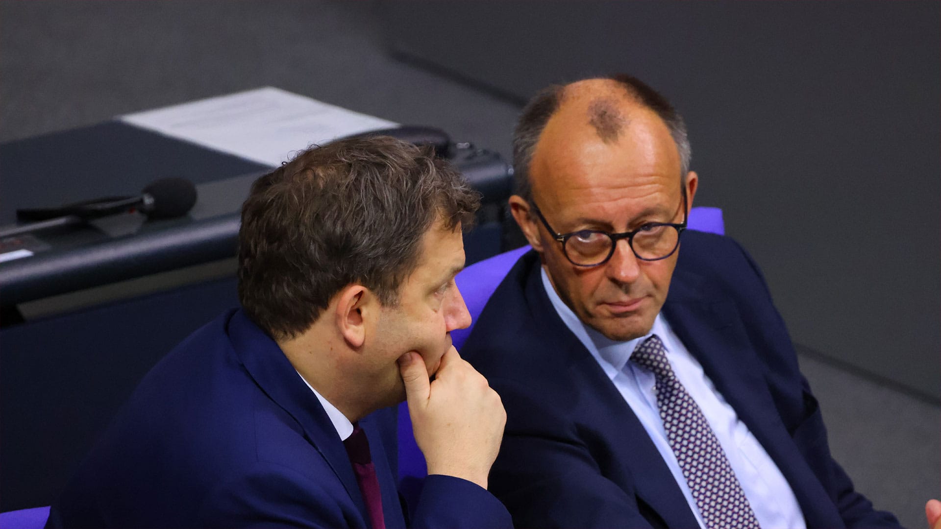 „Unsere Demokratie“ wird zur autoritären Waffe | Von Janine Beicht