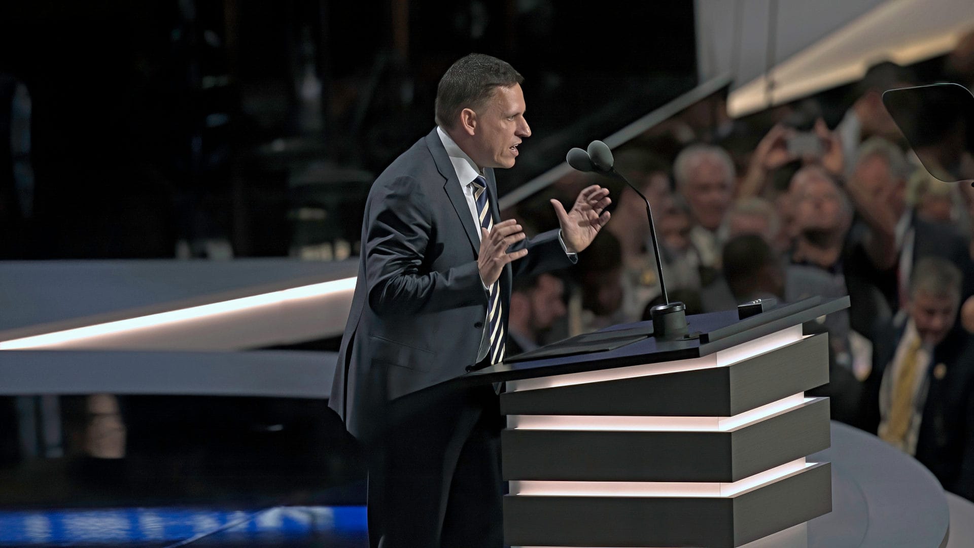 Buchrezension: „Peter Thiel – Palantir, der KI-Got