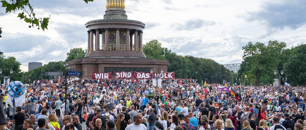 Nazi, Nazi, räächts, rääächts | Von Anke Behrend Beitragsbild