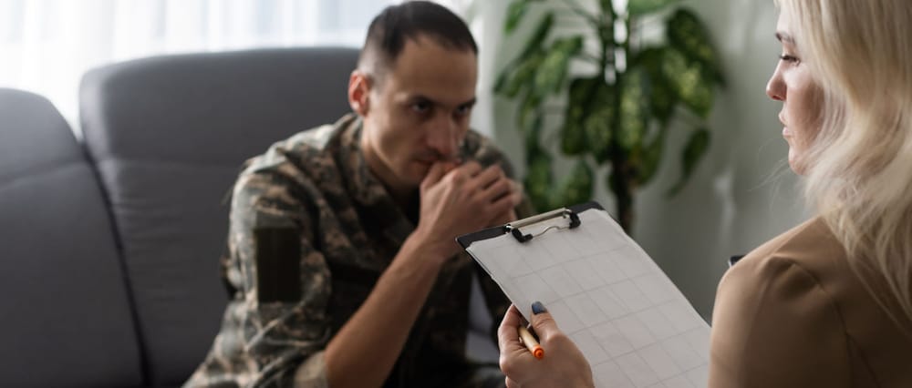 Totale Aufrüstung: Ein Arbeitsgespräch über die Militarisierung der Psychologie Beitragsbild