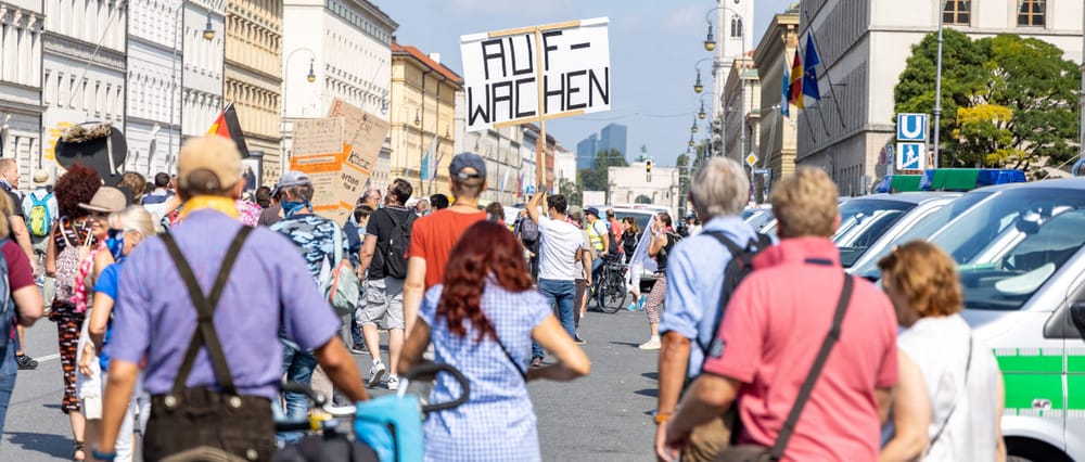 Wir Montagsspaziergänger | Von Anselm Lenz Beitragsbild