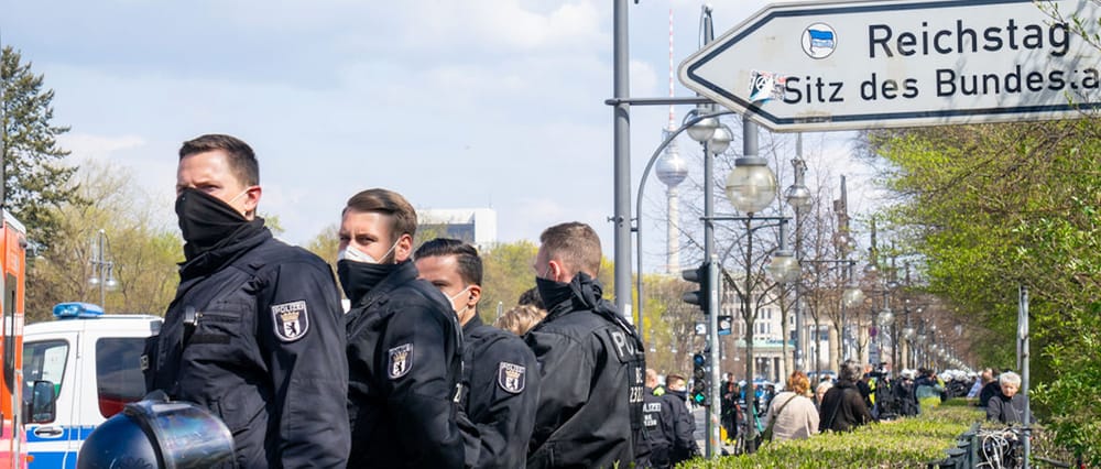 Polizei demonstriert gegen Frieden, Freiheit und Demokratie, Berlin 01.08.2021 Beitragsbild