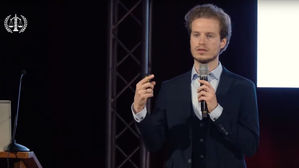 Dr. Jonas Tögel: Wie mit Soft Power unsere Gedanken und Gefühle gelenkt werden – Vortrag bei KriSta Beitragsbild