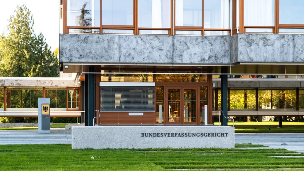 Die Richterwahl als Symptom einer entkernten Demokratie | Von Janine Beicht Beitragsbild