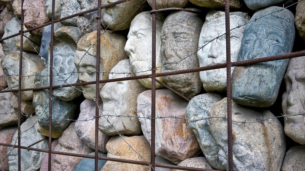 Der „freie Westen" im Zustand der Tyrannei | Von Ullrich Mies Beitragsbild