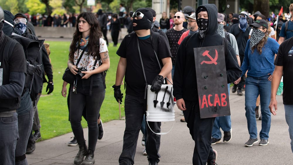 Antifa-Verbot bald auch in den Niederlanden und Ungarn? | Von Paul Clemente Beitragsbild