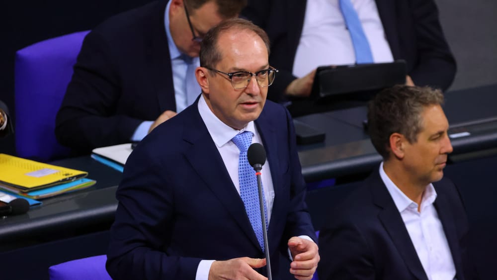 Innenminister als Verfassungsgegner? | Von Tilo Gräser Beitragsbild