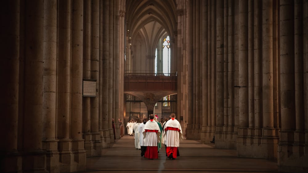 Mit Kirchen-Segen in den Krieg | Von Klaus Hartmann Beitragsbild