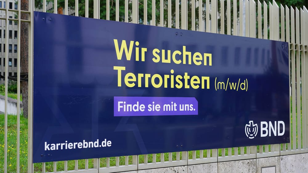 „Jeder Bürger im Visier“ | Von Tilo Gräser Beitragsbild