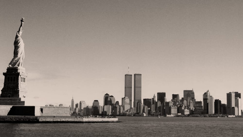 25 Jahre nach 9/11: Der Tag, der die Welt veränderte – und die Fragen, die man nicht stellen sollte (Teil 2) | Von Wolfgang Effenberger Beitragsbild