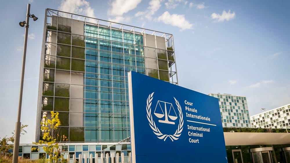 „Quit the ICC“ – Der lange amerikanische Krieg gegen den Internationalen Strafgerichtshof | Von Dirk Ellerbrock Beitragsbild