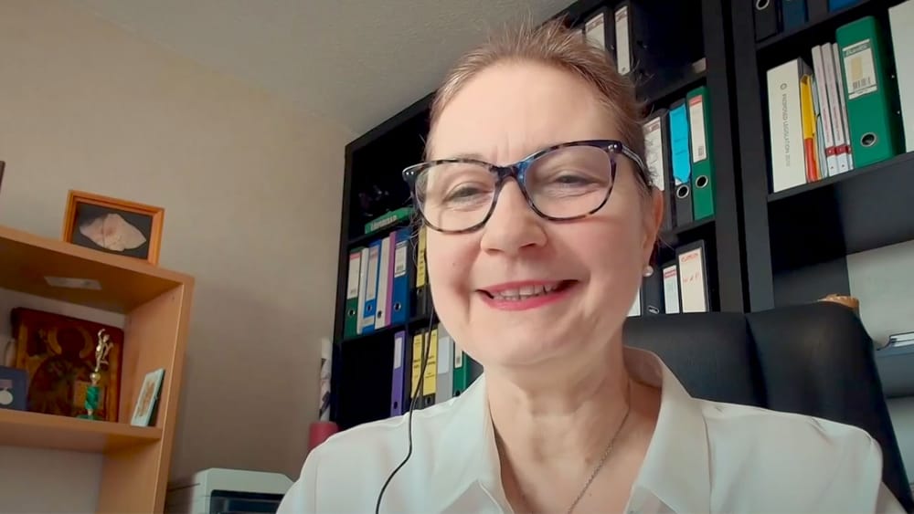 Im Gespräch: Stephanie Tsomakaeva | Schattenwahllokale und Briefwahl-Lücken – Warum Wahlbeobachter so wichtig sind Beitragsbild