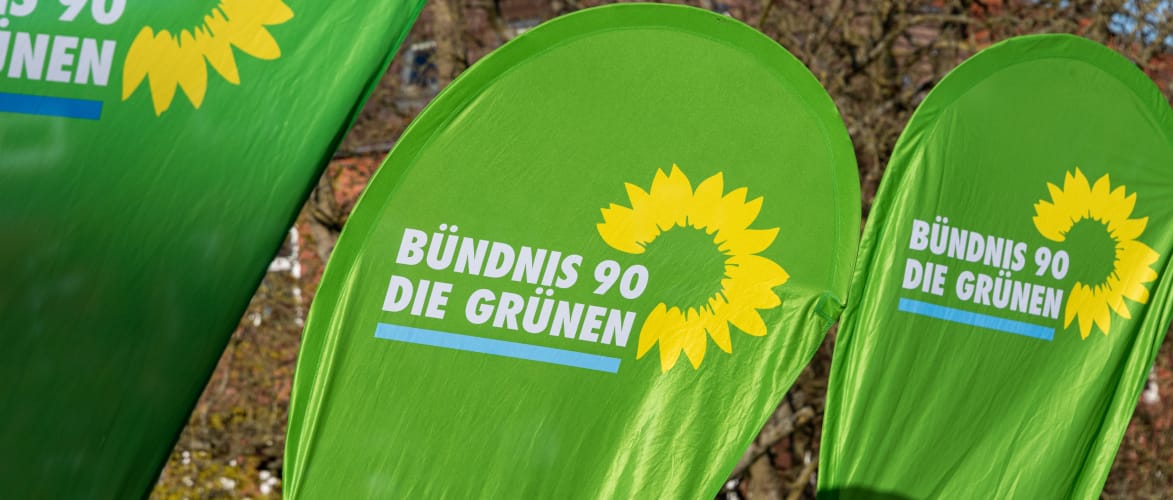 Sachbuch über die "Die Grünen" – Wie sie sich von einer Protestpartei zum Kriegsakteur wandelten