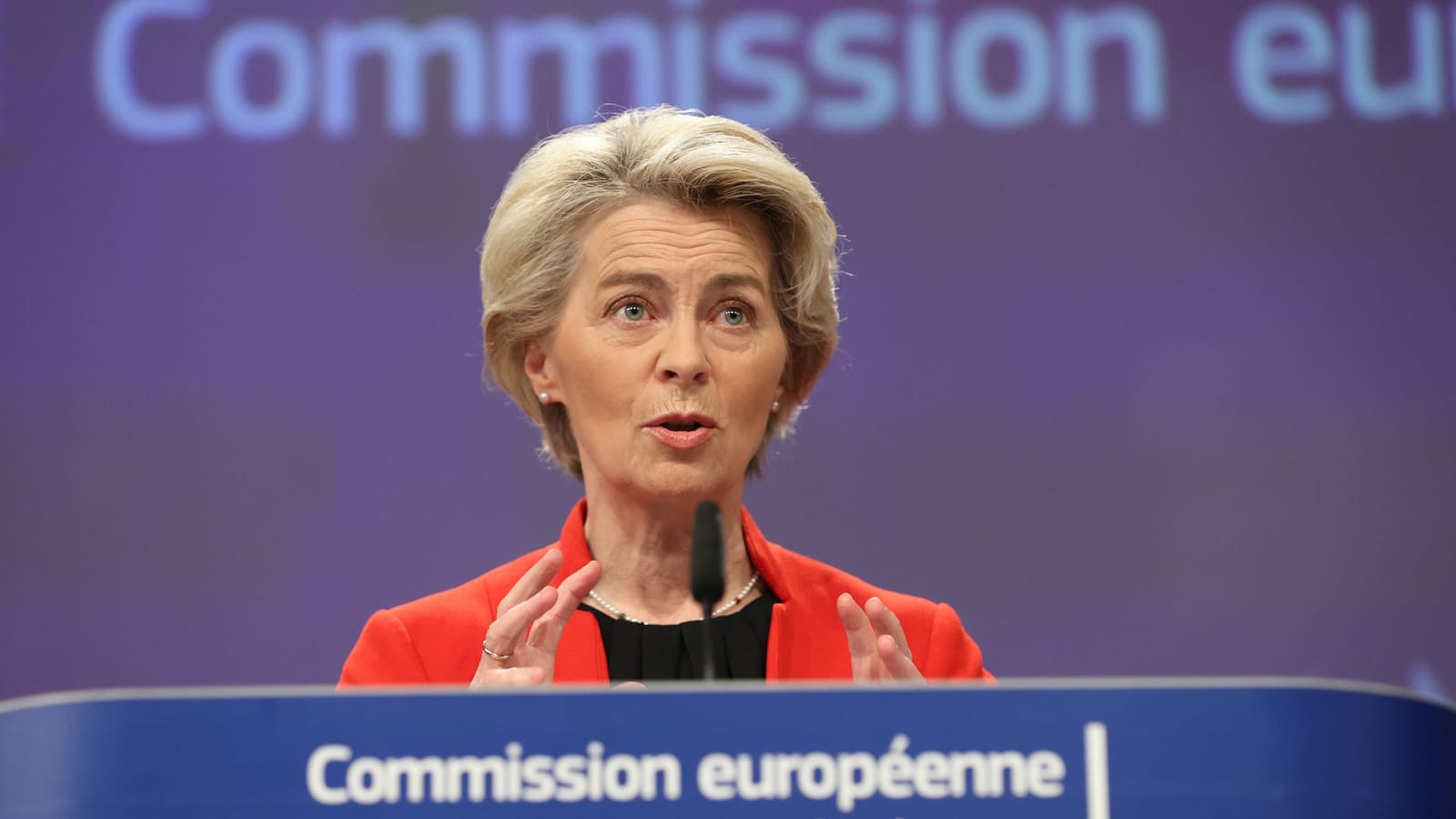 Von der Leyen ‒ Erst geheime Pharma-Mails, jetzt Rüstungsmilliarden