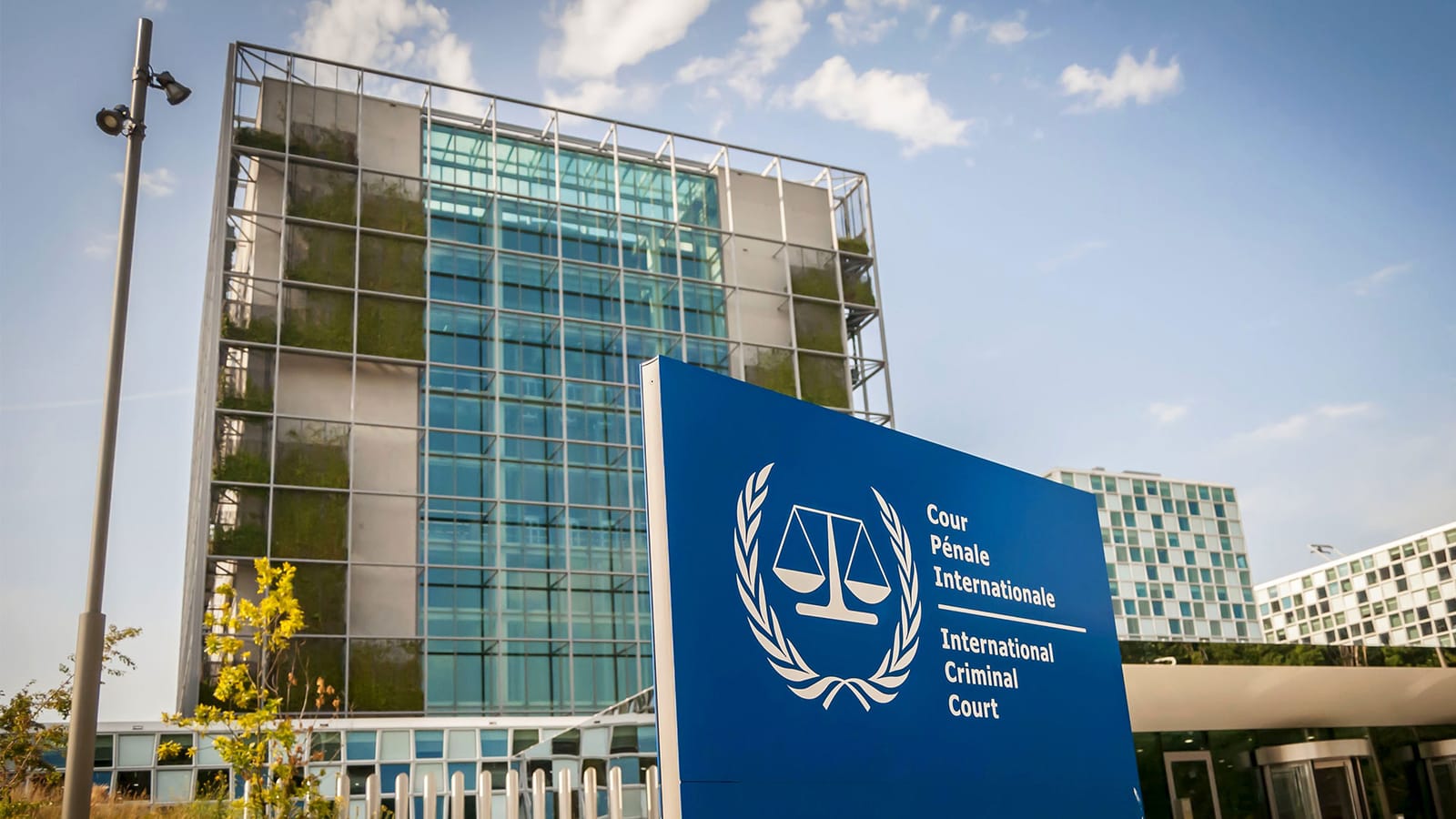 „Quit the ICC“ – Der lange amerikanische Krieg gegen den Internationalen Strafgerichtshof | Von Dirk Ellerbrock