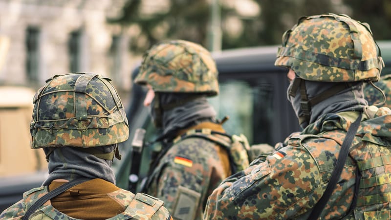 Wehrpflichtgesetz: Wird Deutschland Kriegspartei? | Von Claudia Töpper Beitragsbild