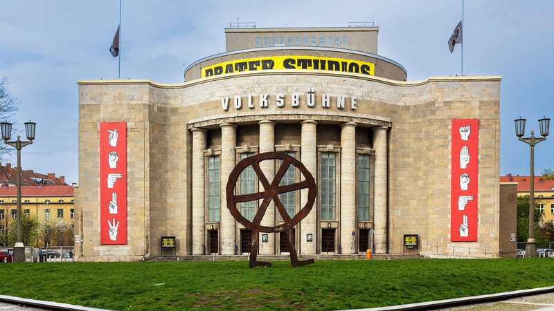 Kultur im Jahre 2026: Loblied auf den Fettnapf | Von Paul Clemente Beitragsbild