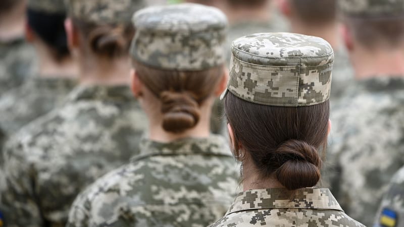 Ukraine-Krieg: Jetzt Frauen an die Front? | Von Rainer Rupp Beitragsbild